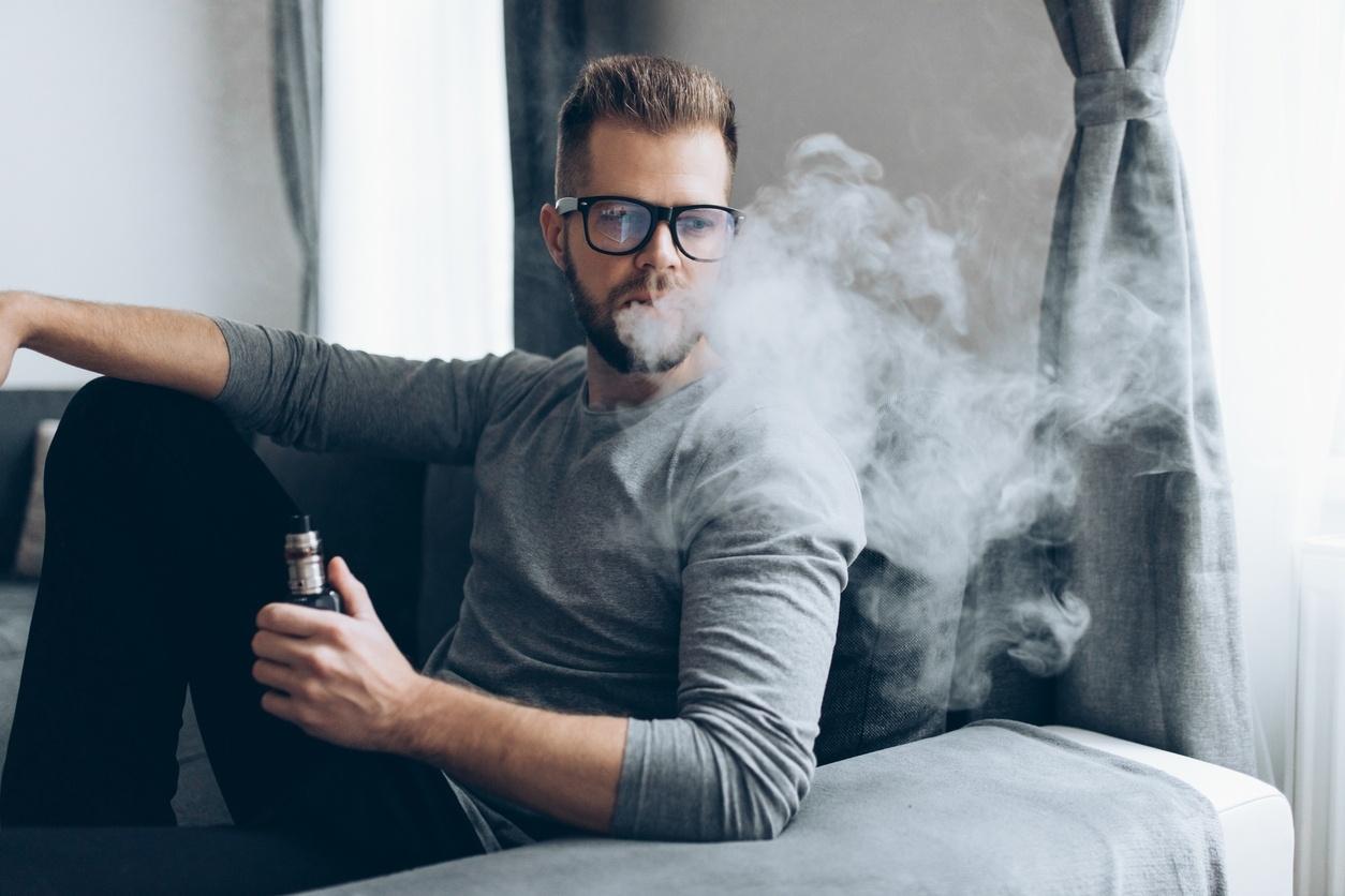 Estudo: usurios de vape fumam o equivalente a mais de 20 cigarros por dia