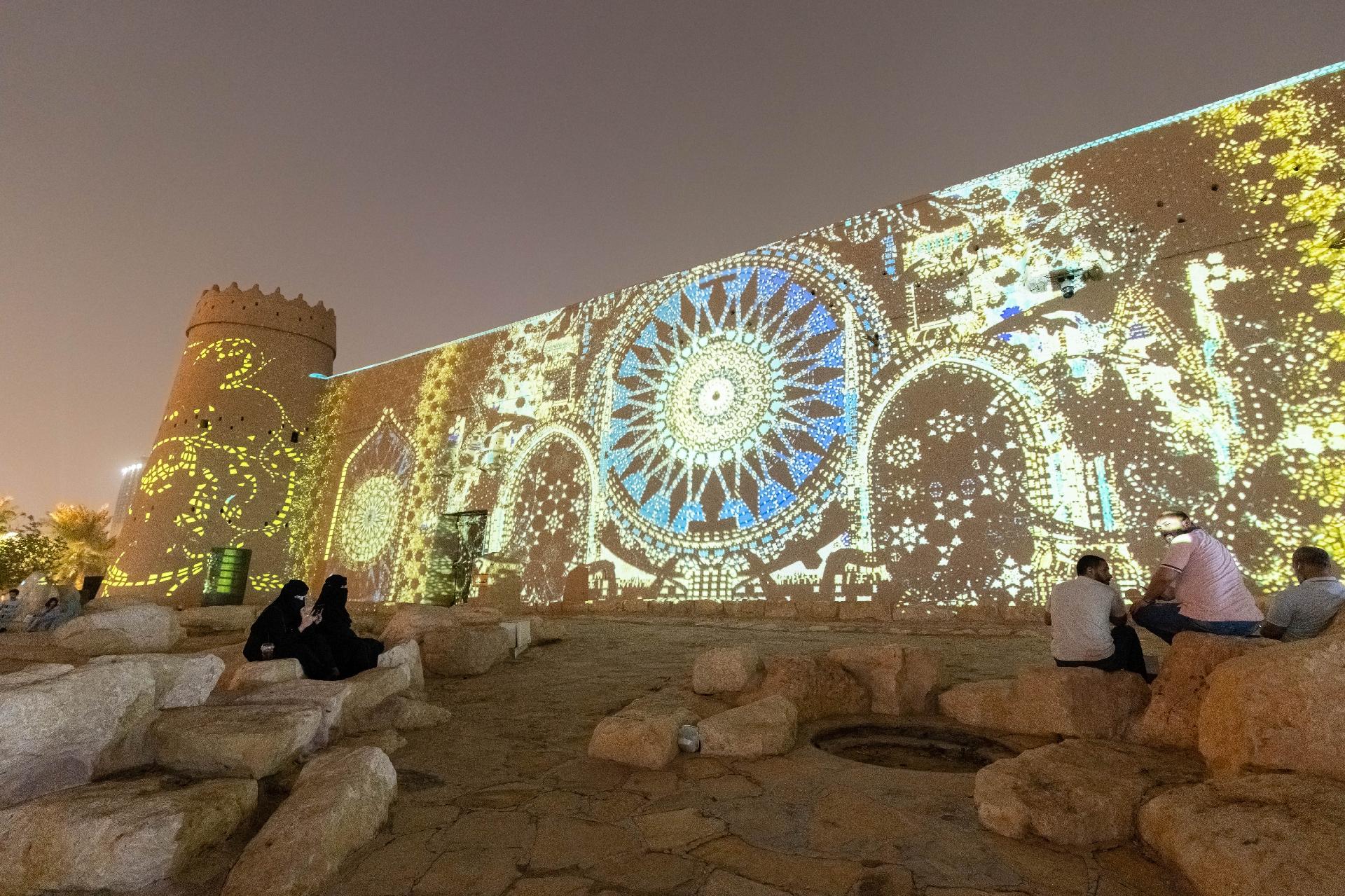 Noor Riyadh como é o maior festival de luzes e artes do mundo