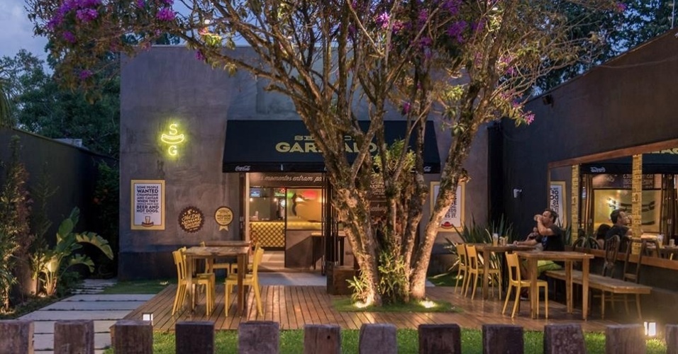 Veja oito bares e restaurantes com área externa para curtir o verão de