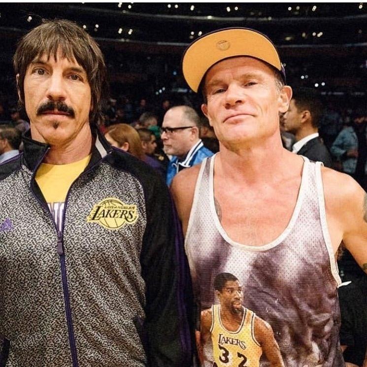Anthony Kiedis, do RHCP, se exalta em jogo do Lakers e é expulso