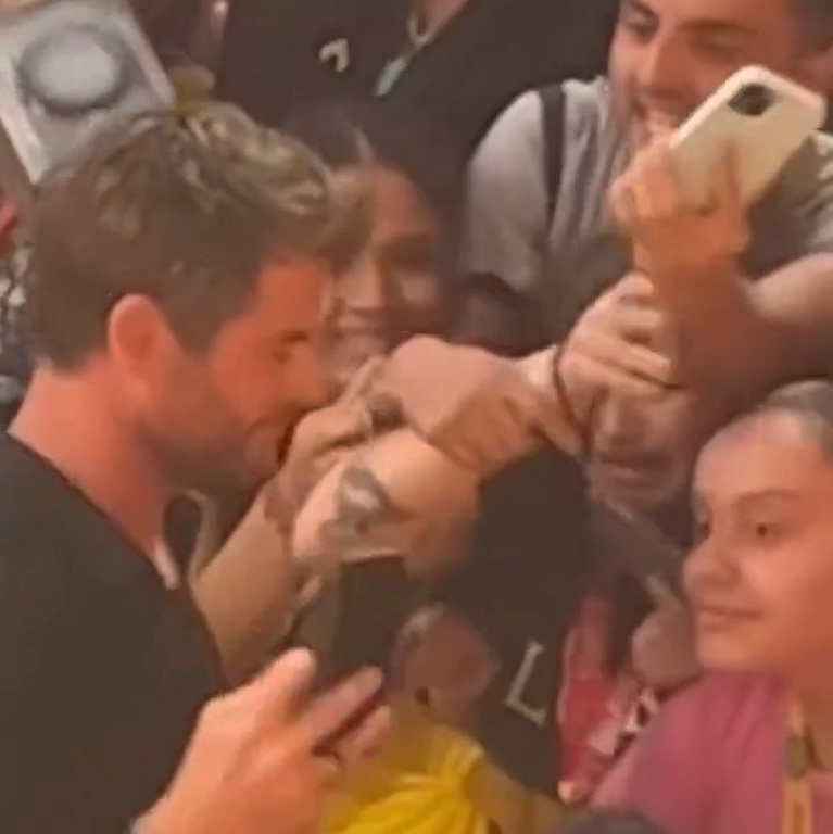 Fotos inéditas mostram a transformação do Chris Hemsworth no Bro