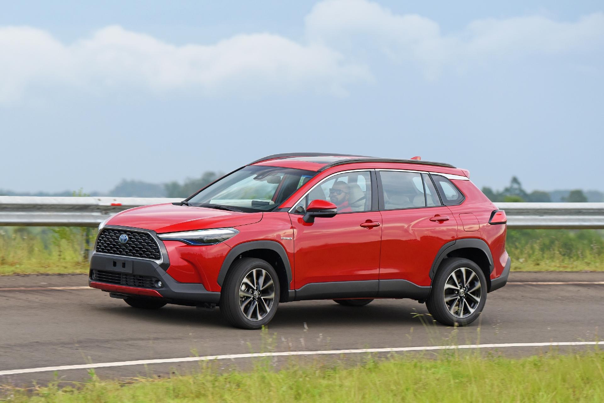 Jeep Compass x Toyota Corolla Cross qual o melhor SUV médio?