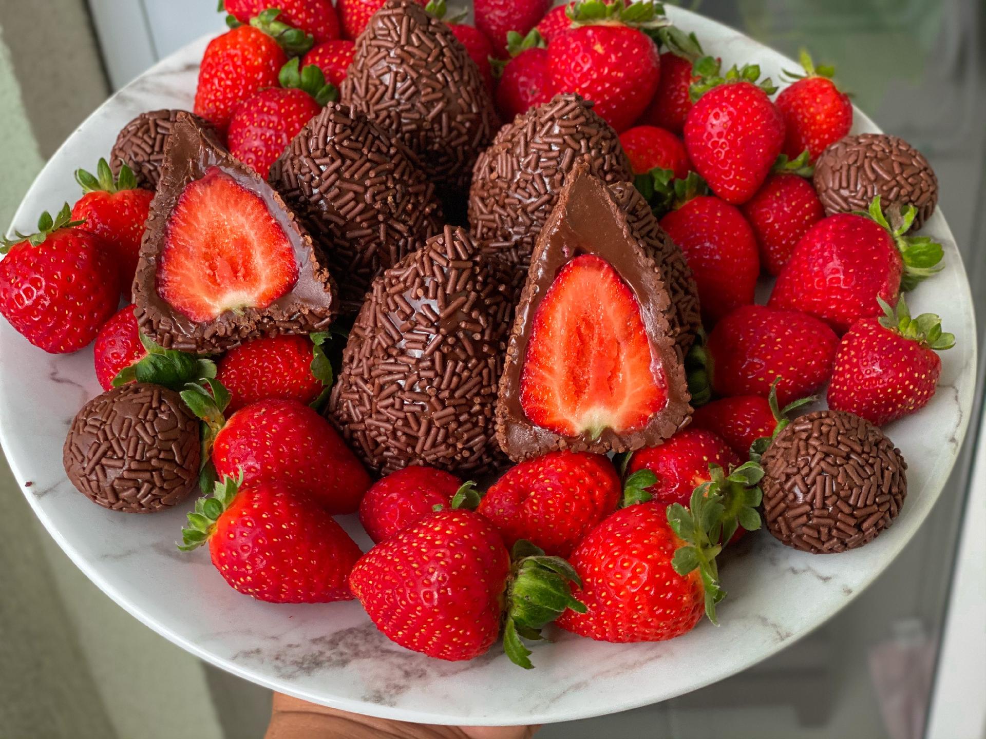 Coxinha de brigadeiro com morango: Receita, Como Fazer e Ingredientes