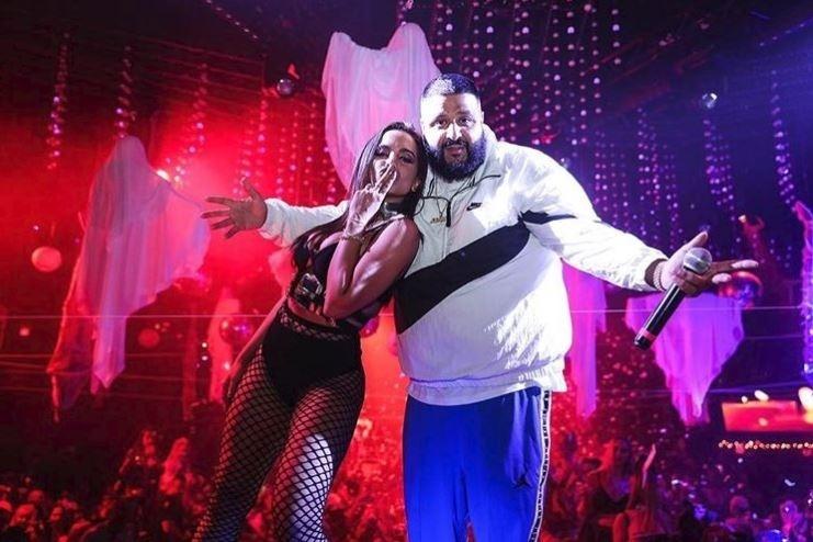 Anitta divulga clipe gravado com J Balvin no Empire State, em Nova York