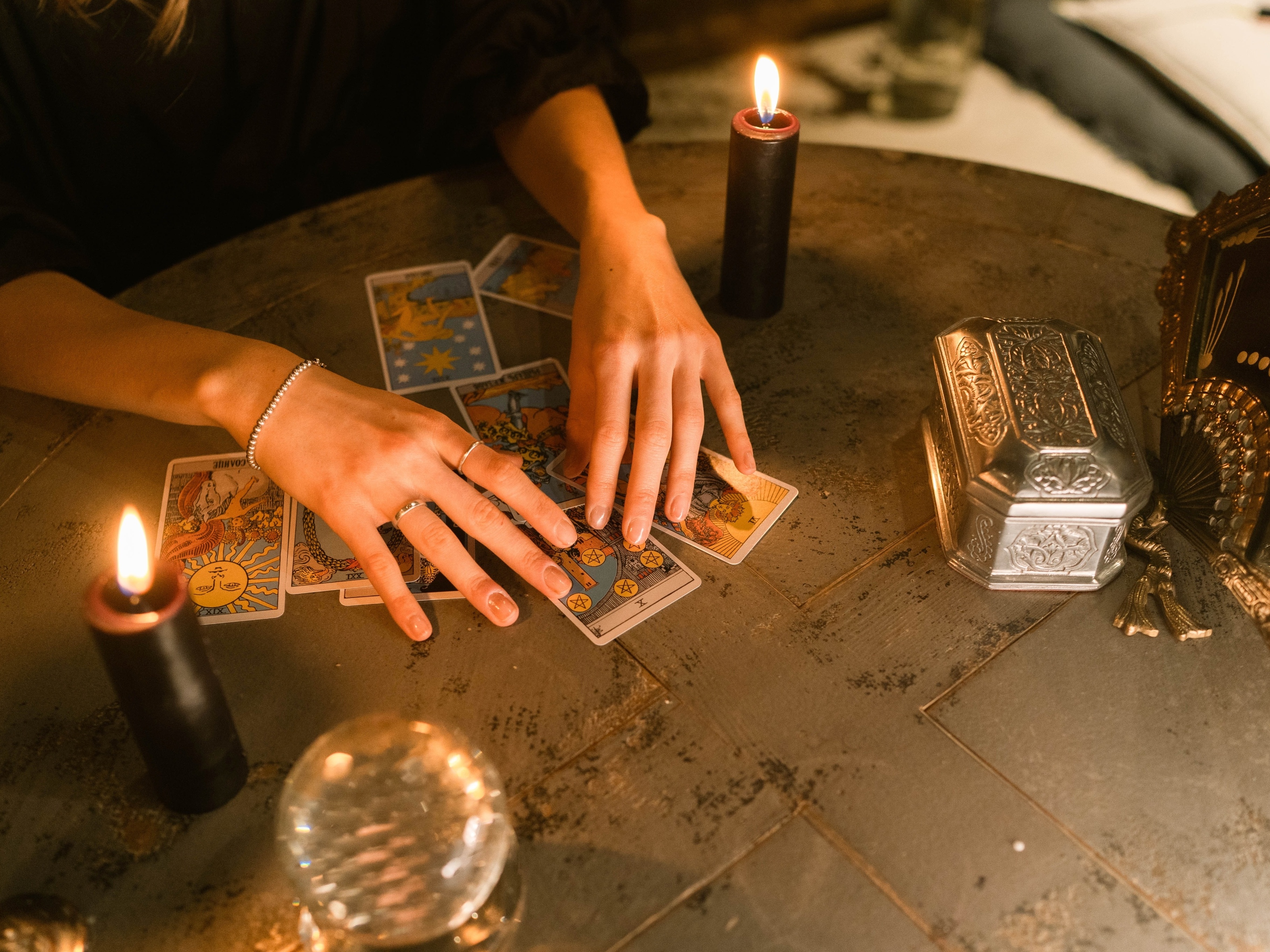 Cartas, Búzios e Tarot - Guia Tarot