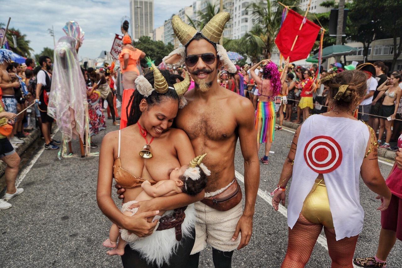 Críticas ao governo marcam desfile do Bloco Virtual no Rio de Janeiro