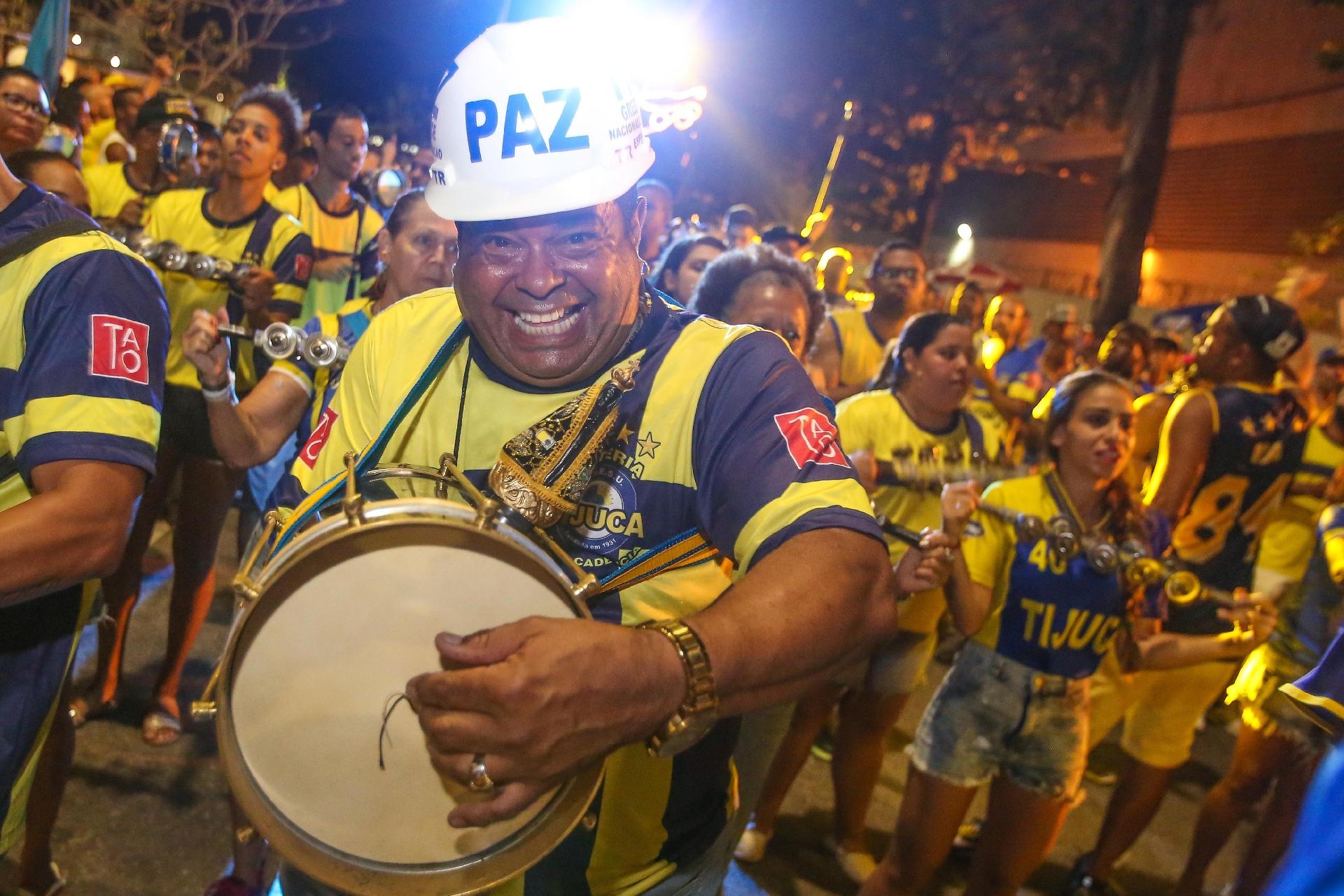 Sem Falabella Juliana Alves Reina Sozinha No último Ensaio Da Tijuca 02022018 Uol Carnaval