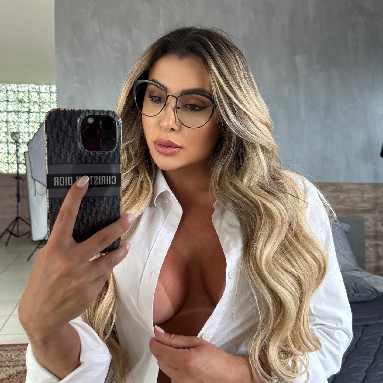 OnlyFans: musa fatura R$ 10 mil com vídeo depilando partes íntimas