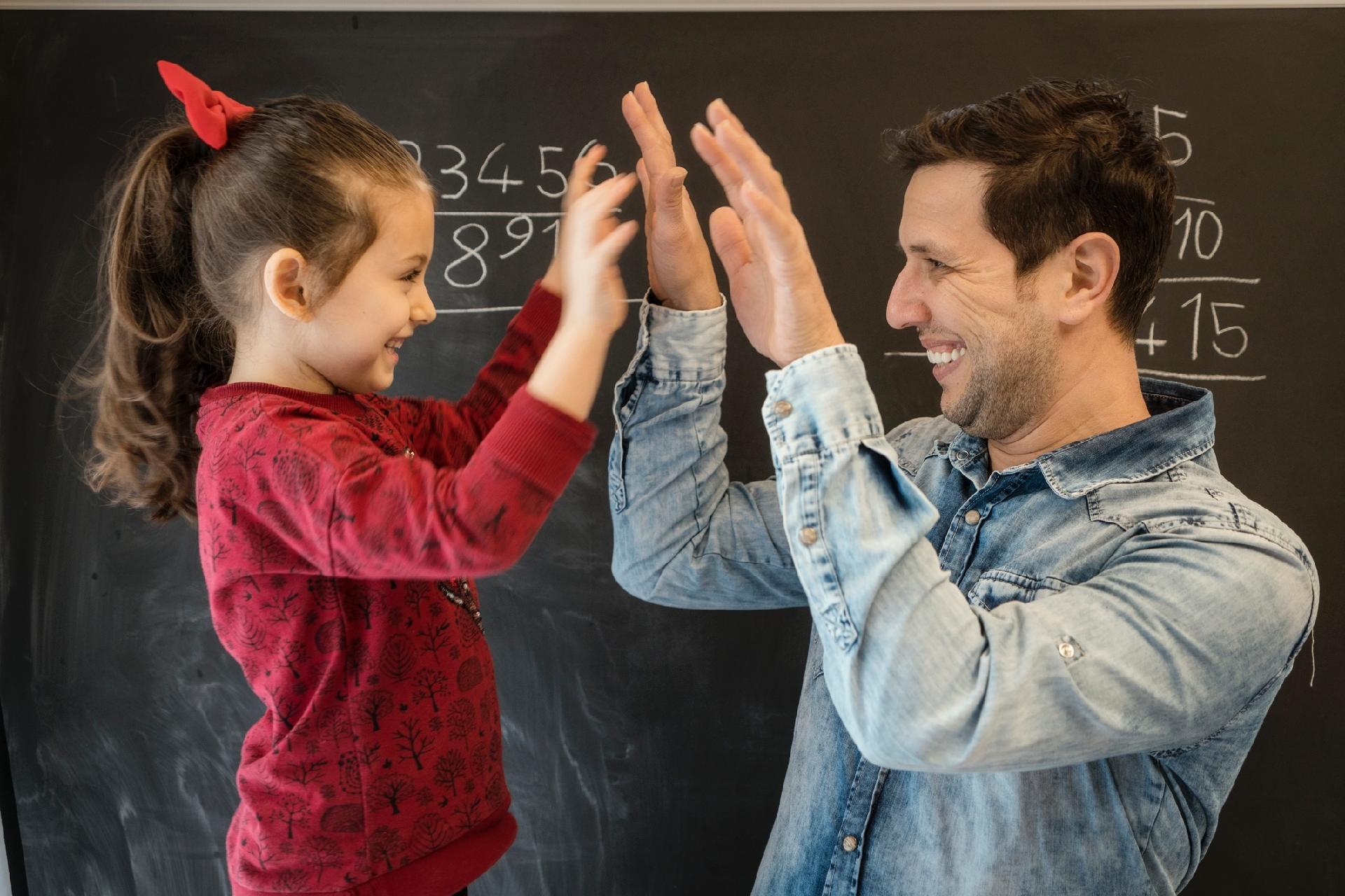 Ao Mestre com carinho: professoras e professores das infâncias em