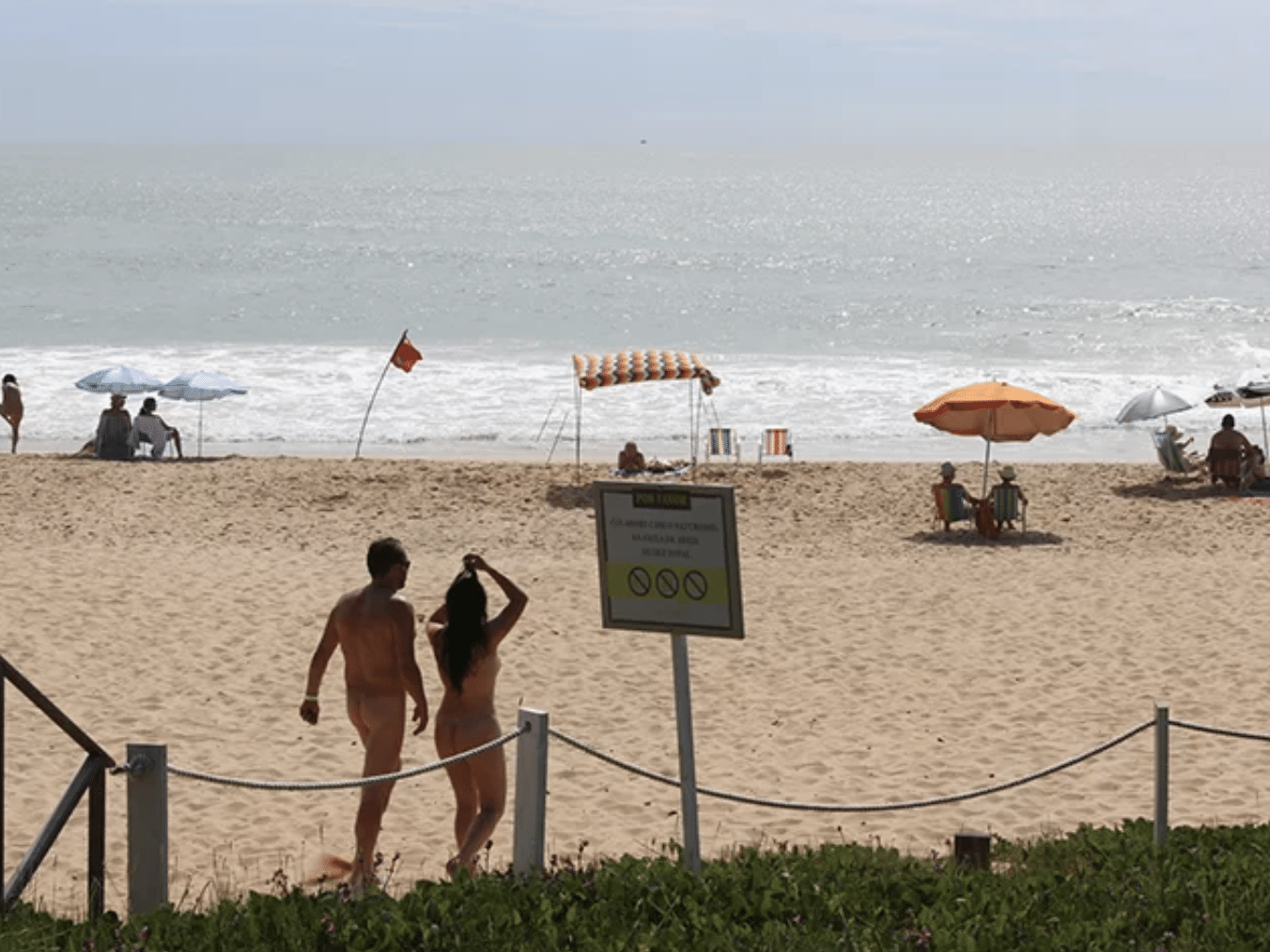 Rio, Bahia e mais: onde ficam as praias oficiais de nudismo do Brasil