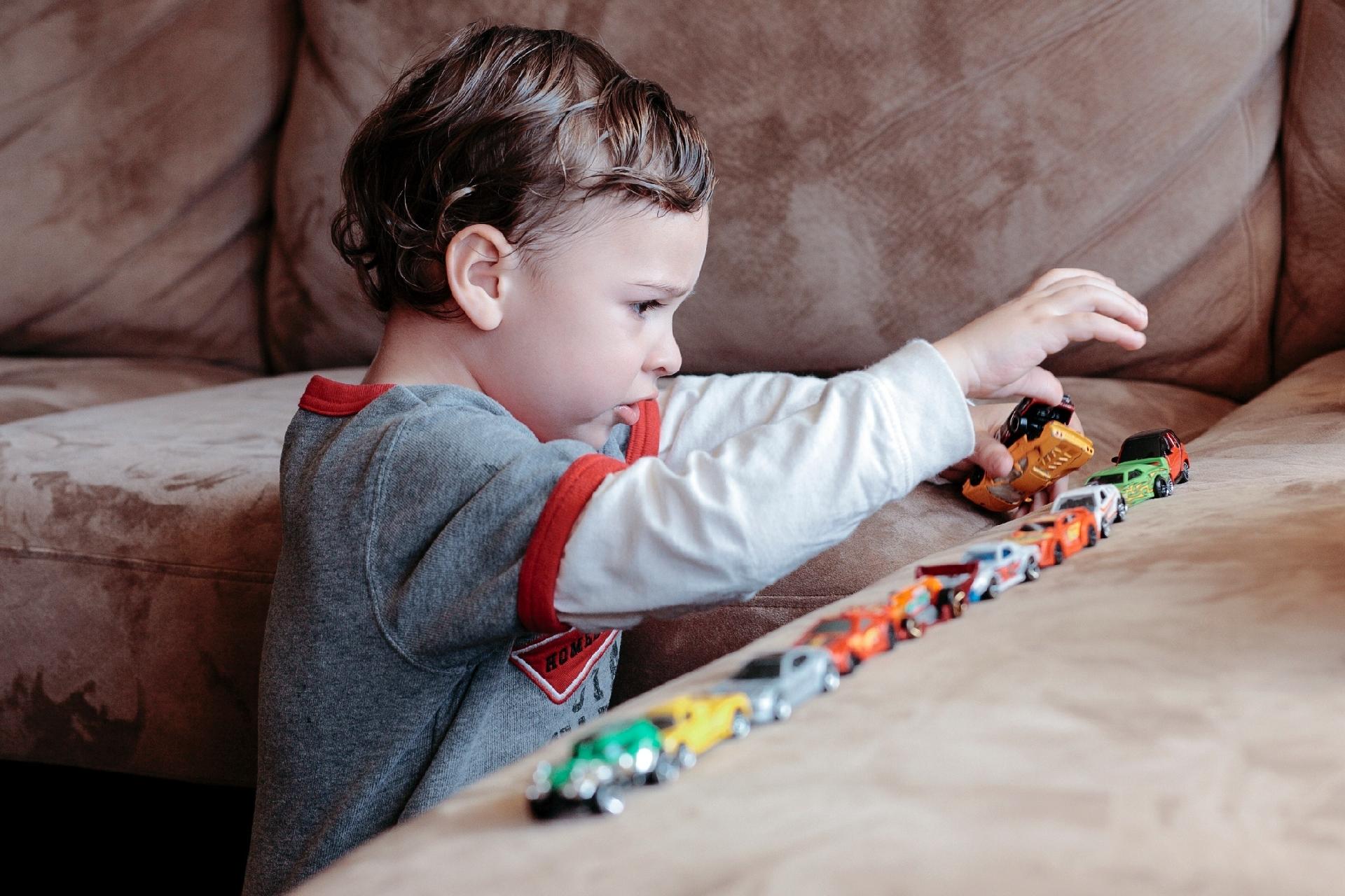 Sinais de alerta para detectar o autismo - Instituto NeuroSaber