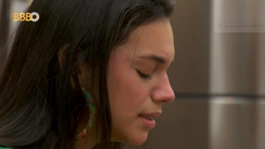 Alane chora e é consolada por Matteus após treta generalizada com Leidy