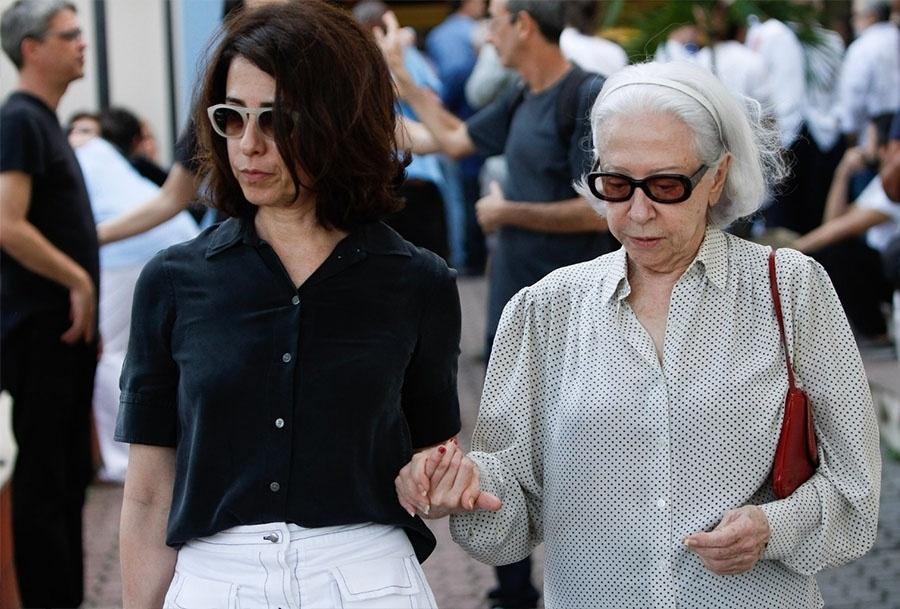 Fernanda Montenegro, Pedro Bial e famosos vão ao velório de Flora Diegues Notícias BOL Fernanda Montenegro, Pedro Bial e famosos vão ao velório de Flora Diegues Notícias BOL