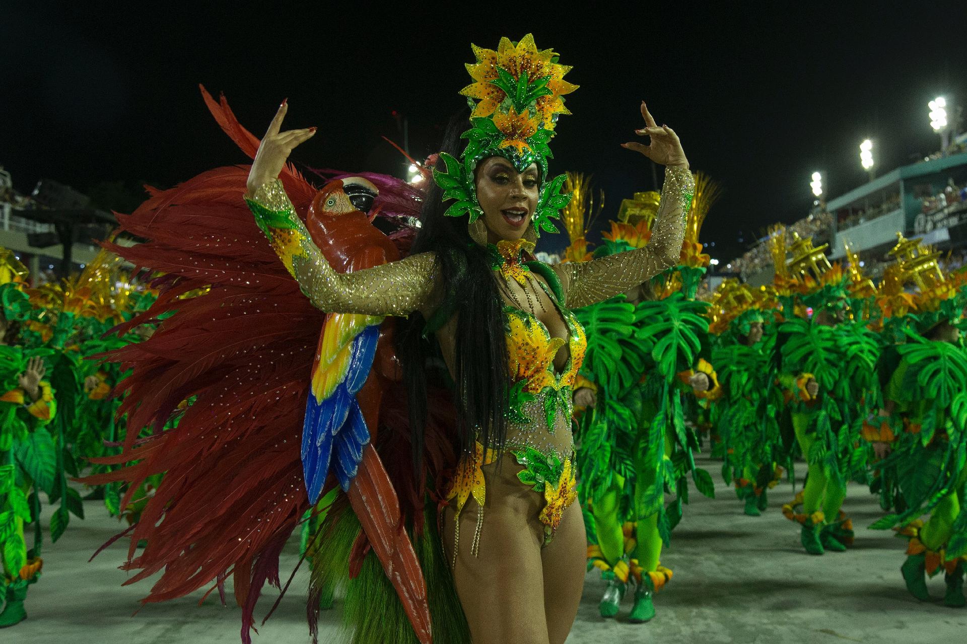 Carnaval 2020 Lexa Leva Tombo Em Estreia Como Rainha Da Bateria Da Unidos Da Tijuca