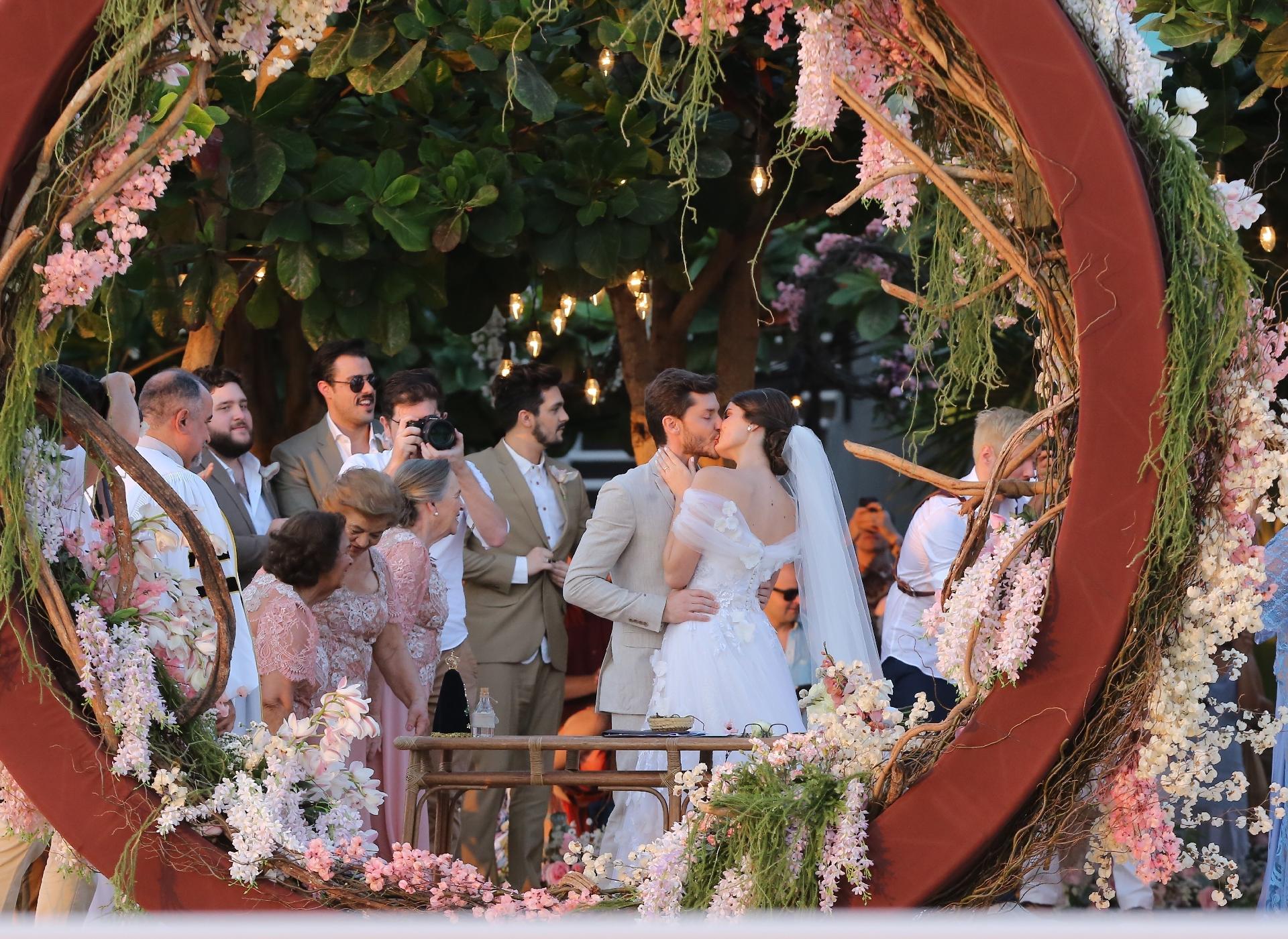 Fotos Casamento De Camila Queiroz E Klebber Toledo Uol Tv E Famosos