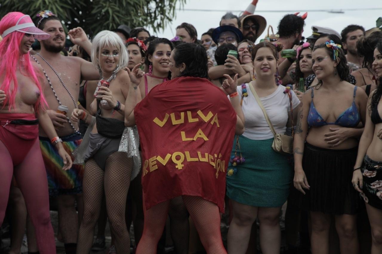 Bloco feminista Vaca Profana celebra liberdade do corpo em Olinda -  Carnaval 2019 - BOL