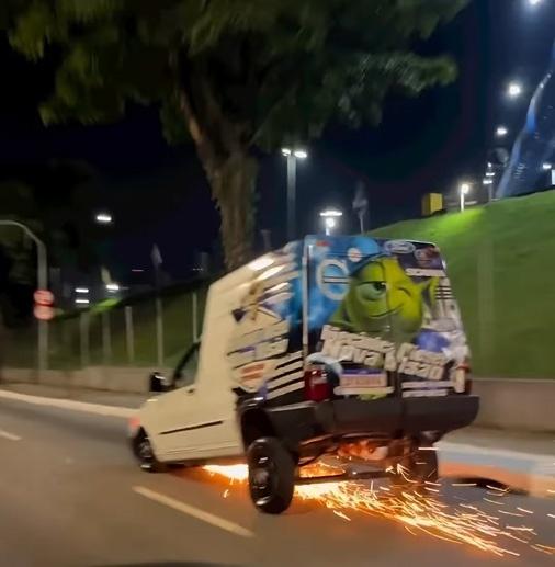 Caminhoneiro famoso rifa caminhão arqueado com 17 multas e 87