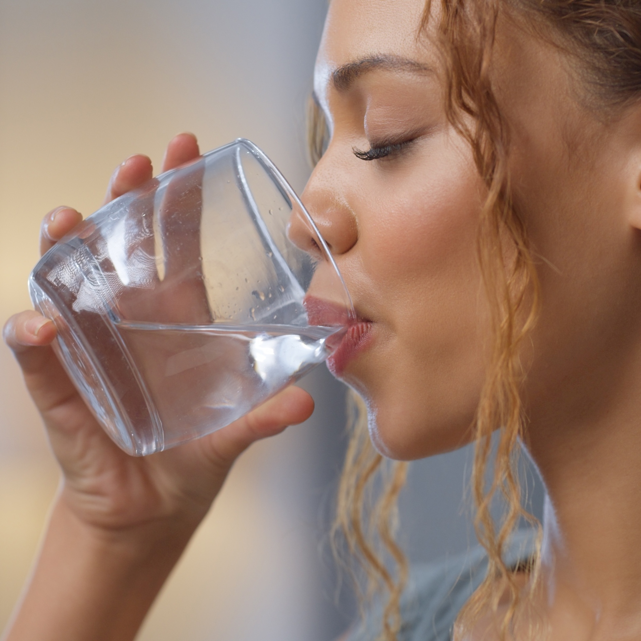 Conheça 10 horários para beber água que beneficiam a saúde