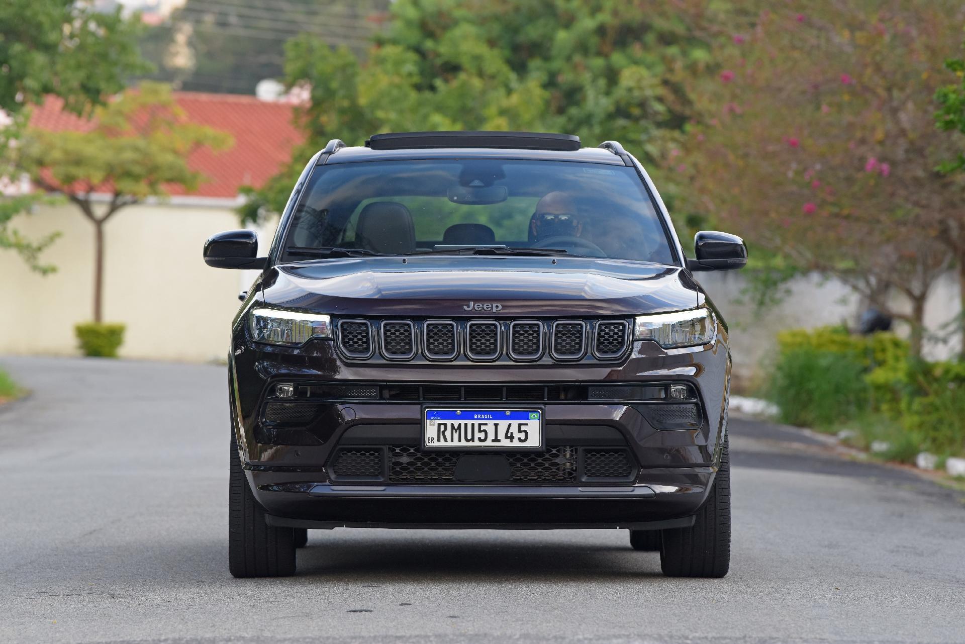 Jeep Compass x Toyota Corolla Cross qual o melhor SUV médio?