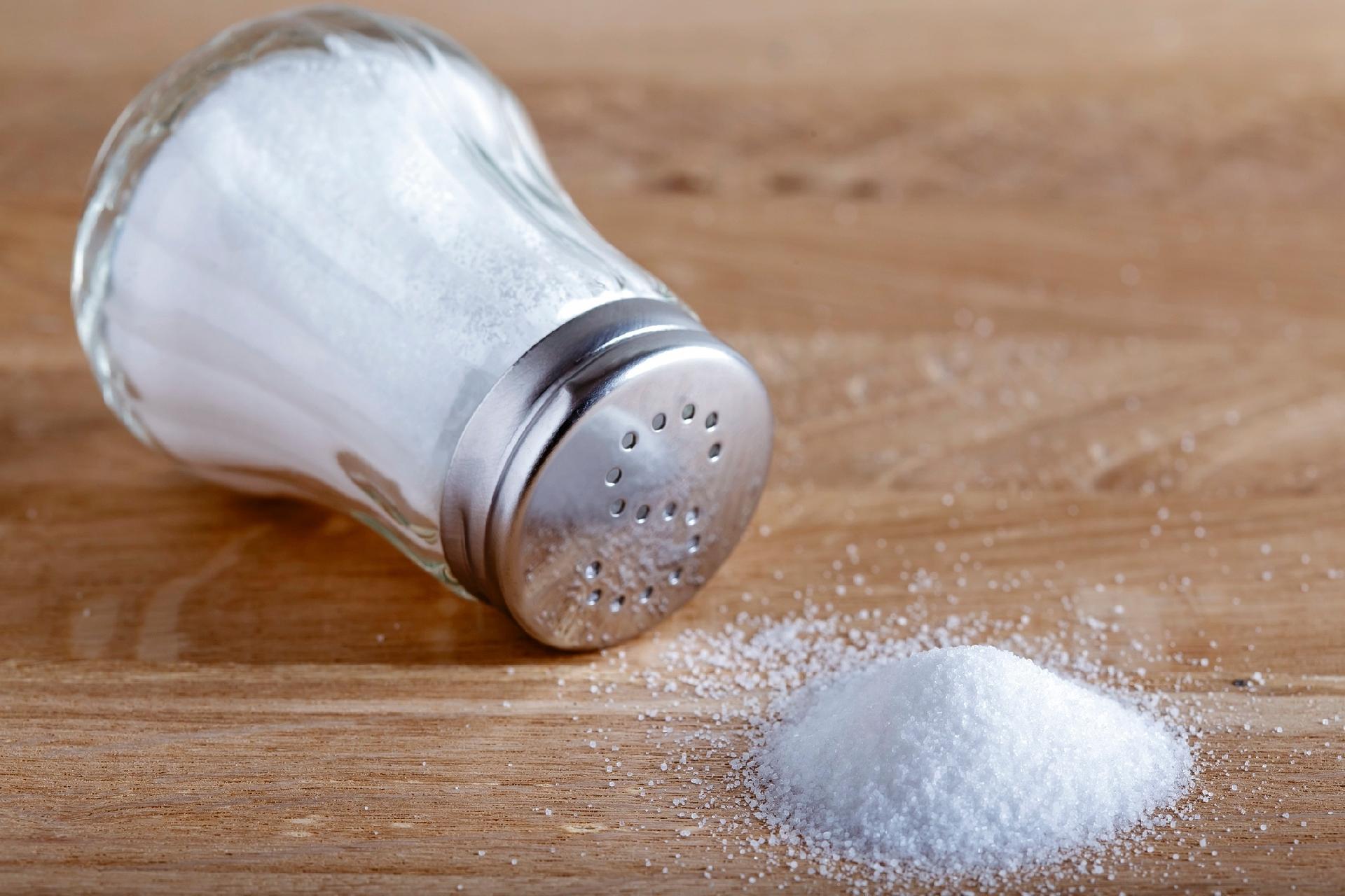 Quer diminuir consumo de sal? Veja dicas e substituições saudáveis -  30/06/2021 - UOL VivaBem