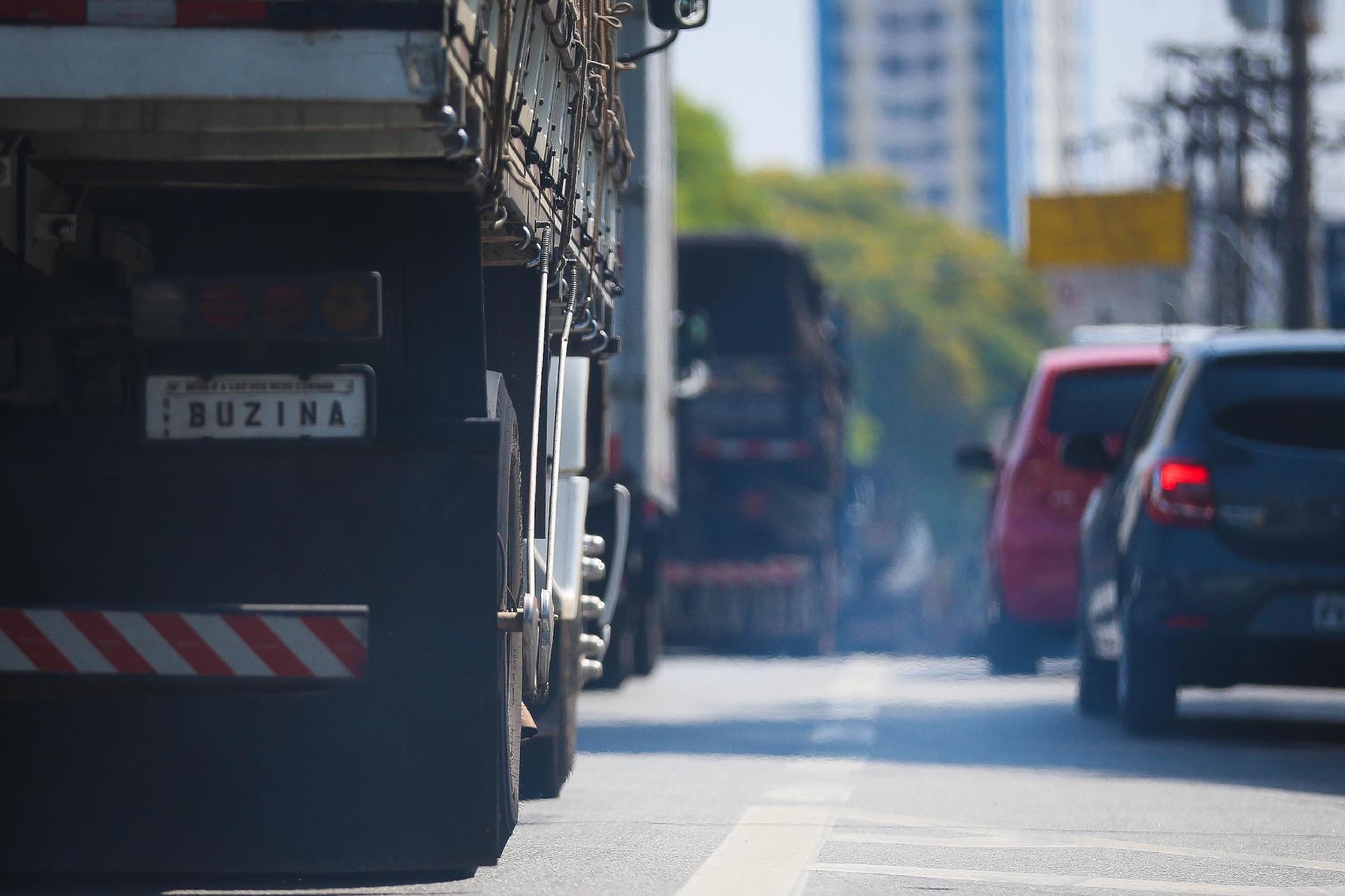 Vou vender picolé ou pipoca”, diz caminhoneiro após desistir da profissão  por não conseguir pagar diesel