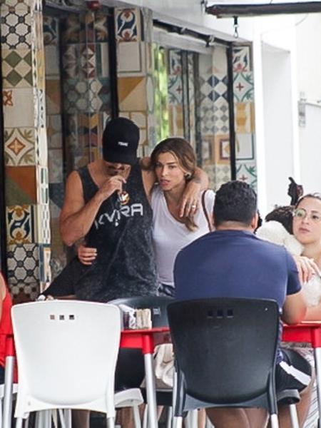 Grazi Massafera E Caio Castro S O Flagrados Abra Ados Durante Lanche No