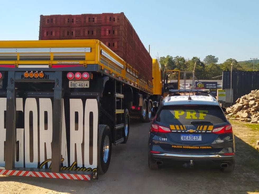 Parlamentar quer proibir a traseira arqueada em caminhões no Brasil