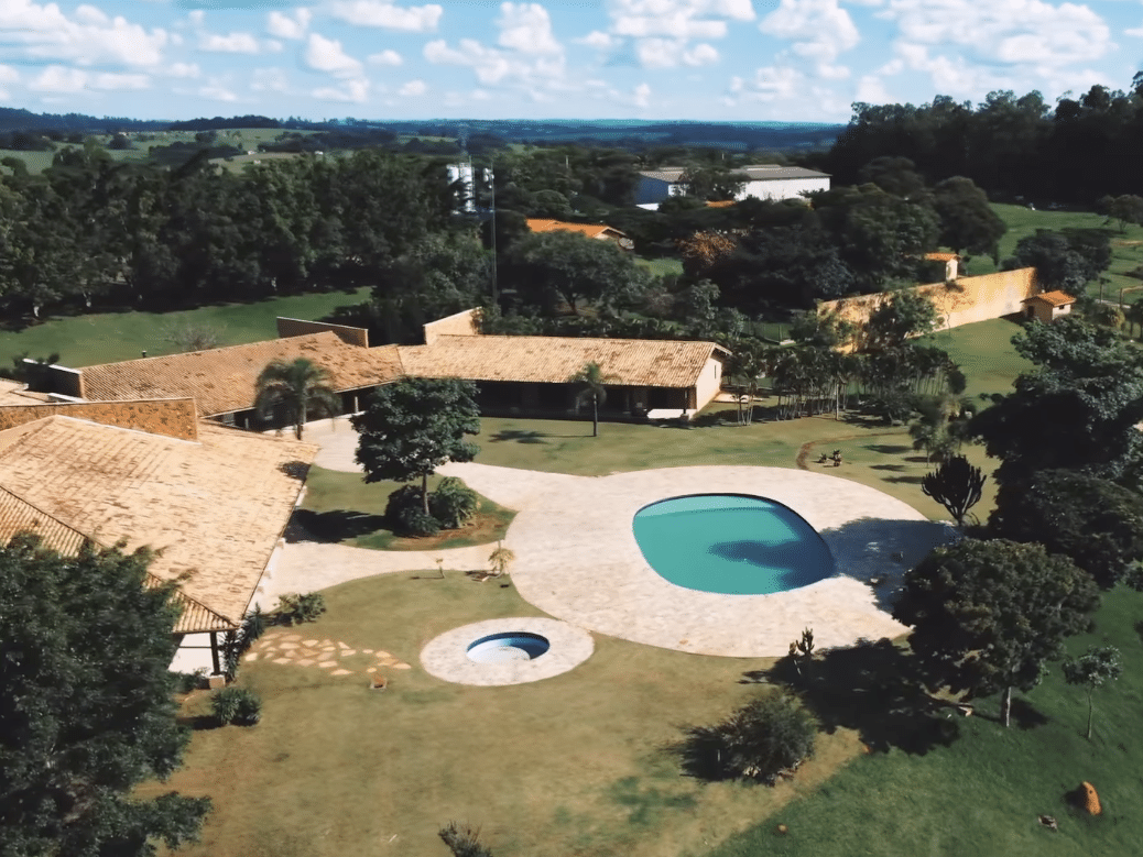 Como é antiga sede de A Fazenda comprada por igreja de André Valadão