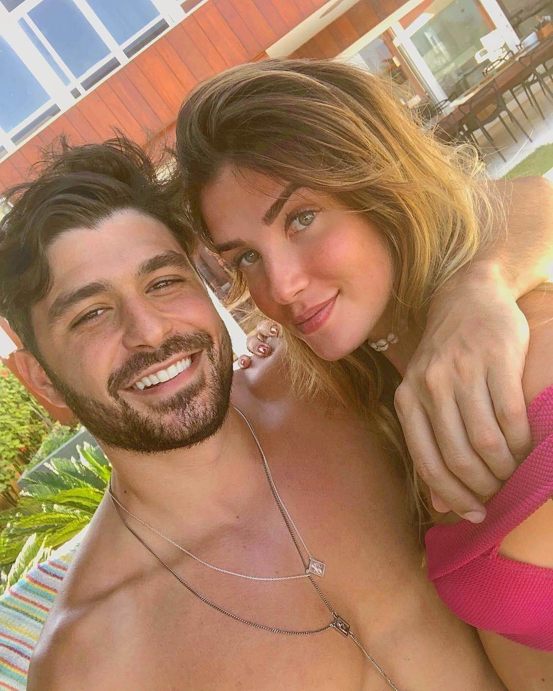 Aline Gotschalg posa com namorado, dono de sex shop, 2 meses após separação  - 22/01/2018 - UOL TV e Famosos