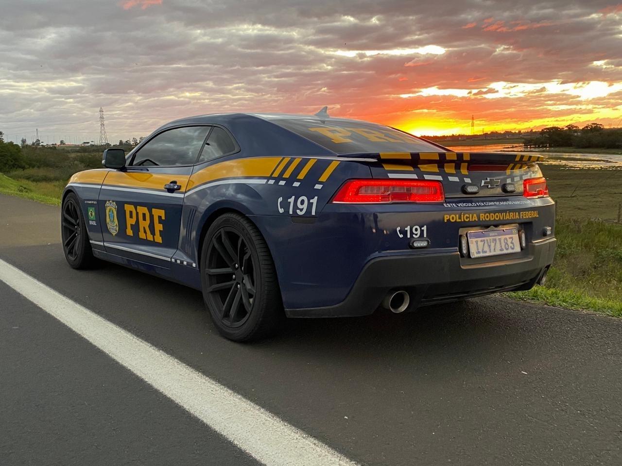 Chevrolet Camaro Vira Viatura Da PRF Após Ser Confiscado De Traficante