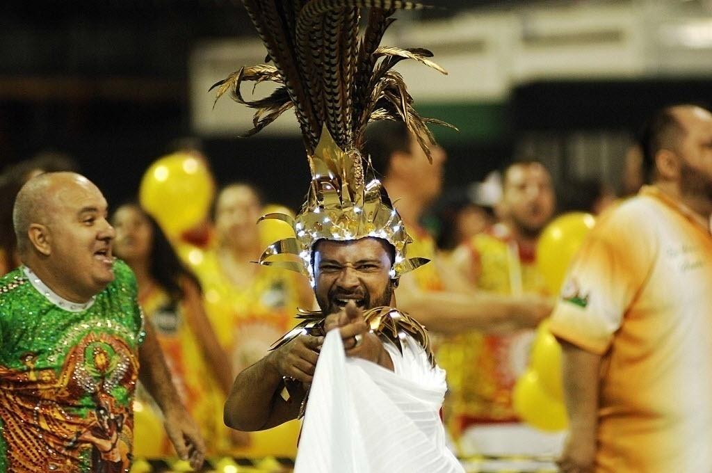 Fotos Carnaval Aline Oliveira Brilha Em Sp Frente Da Bateria