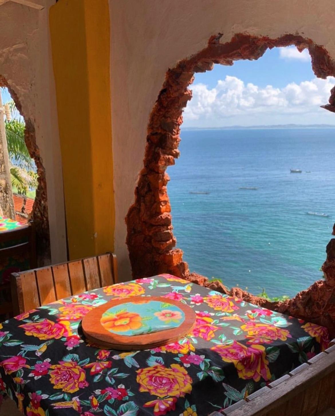 Restaurante em Salvador encanta por vista para Baía de Todos os Santos