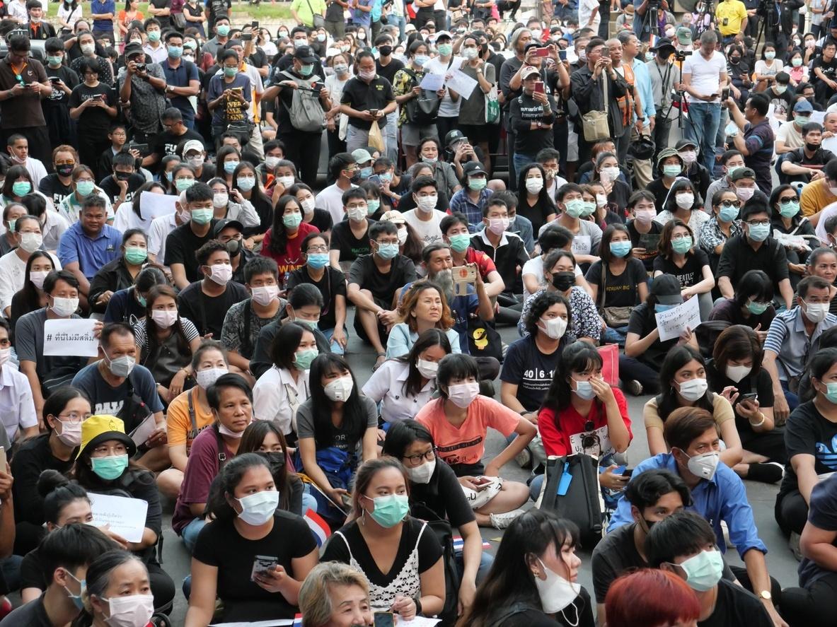 Mulheres estão na linha de frente dos protestos na Tailândia - 22/12/2020 -  UOL Universa