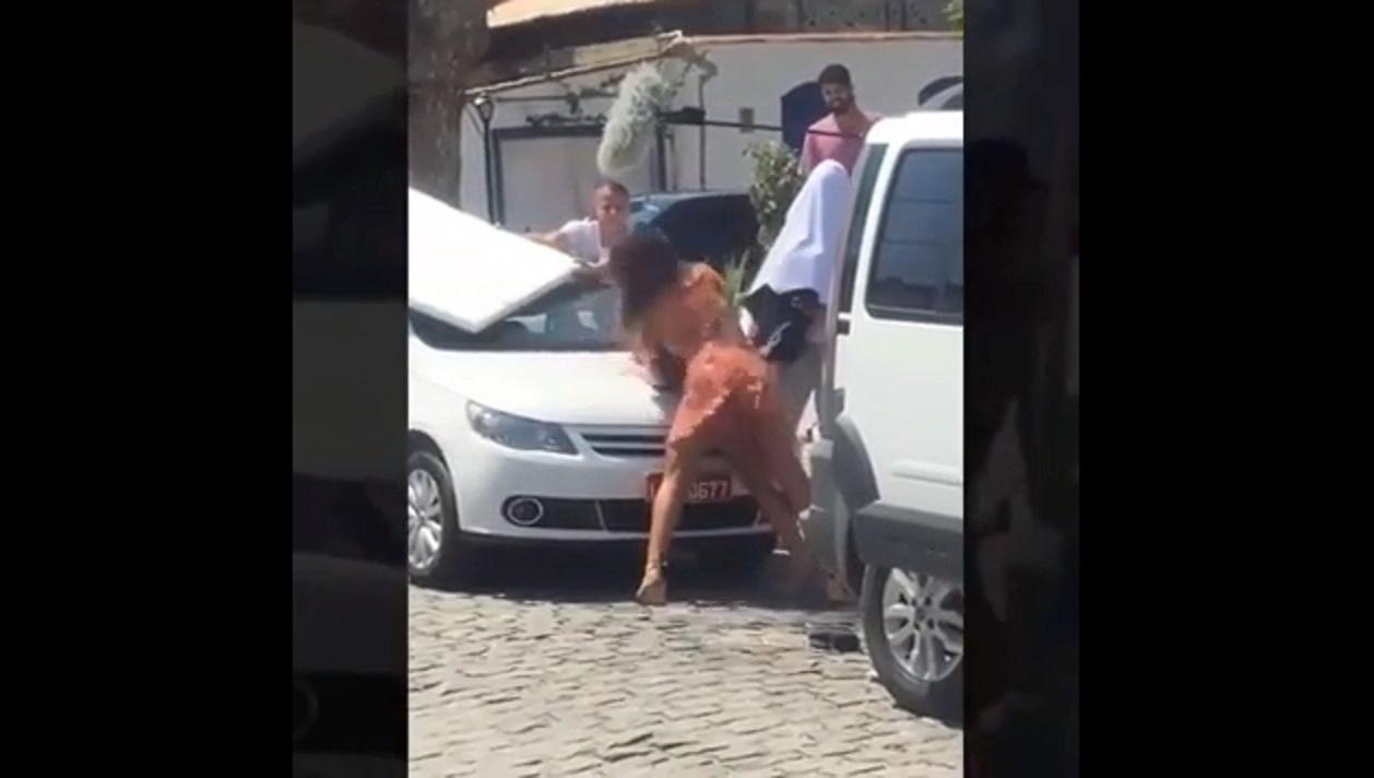 Vídeo flagra Bibi batendo rosto da amante de Rubinho contra capô de carro -  Entretenimento - BOL