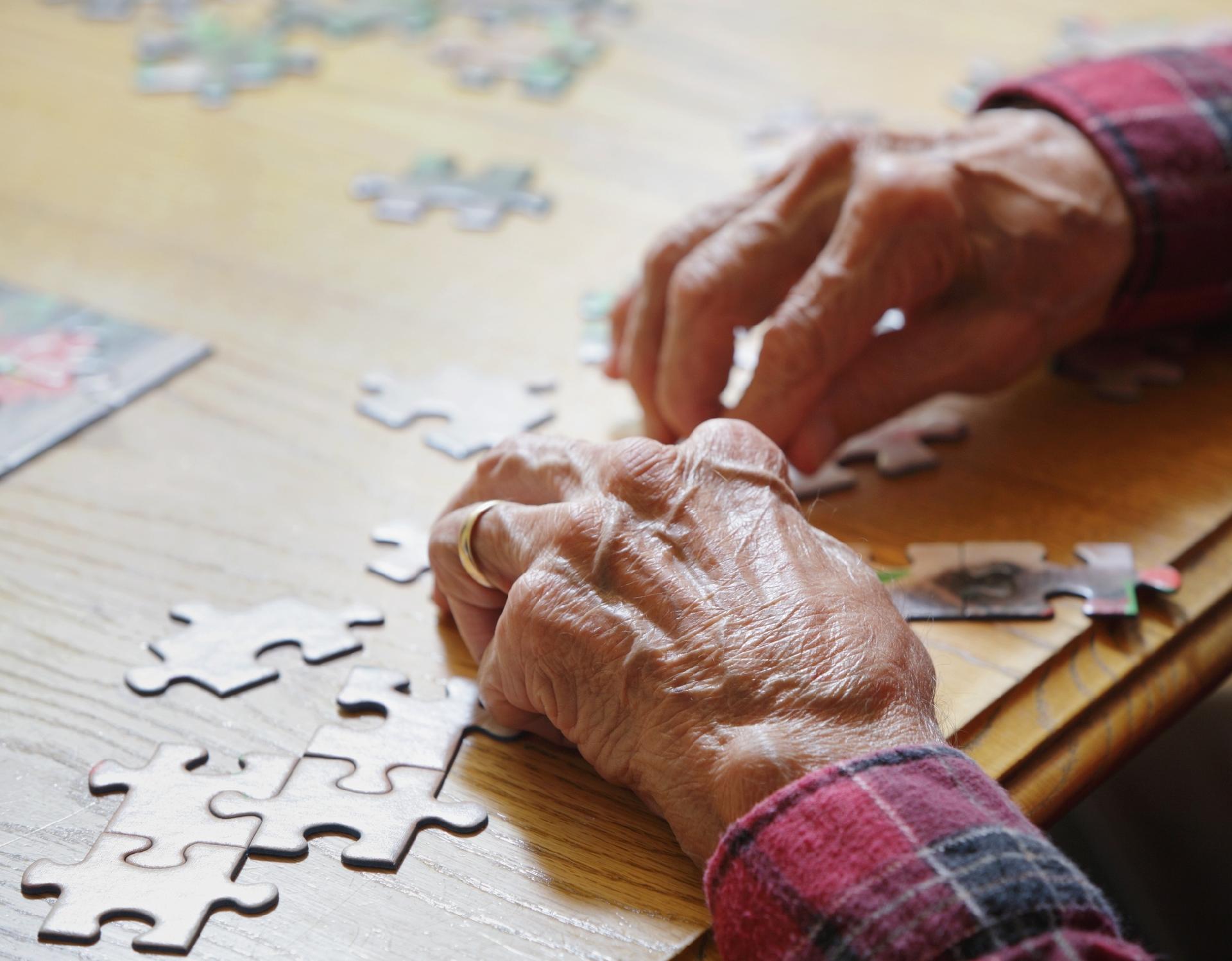 Os Benefícios dos Quebra-cabeças para a mente dos idosos