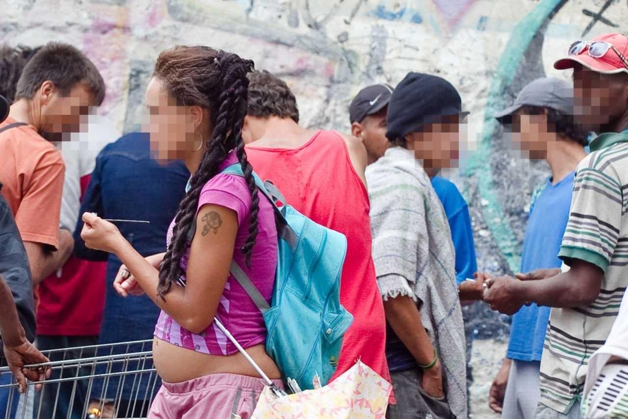 Grávidas na Cracolândia: jovens contam como vivem entre os filhos e a pedra  - Notícias - R7 São Paulo