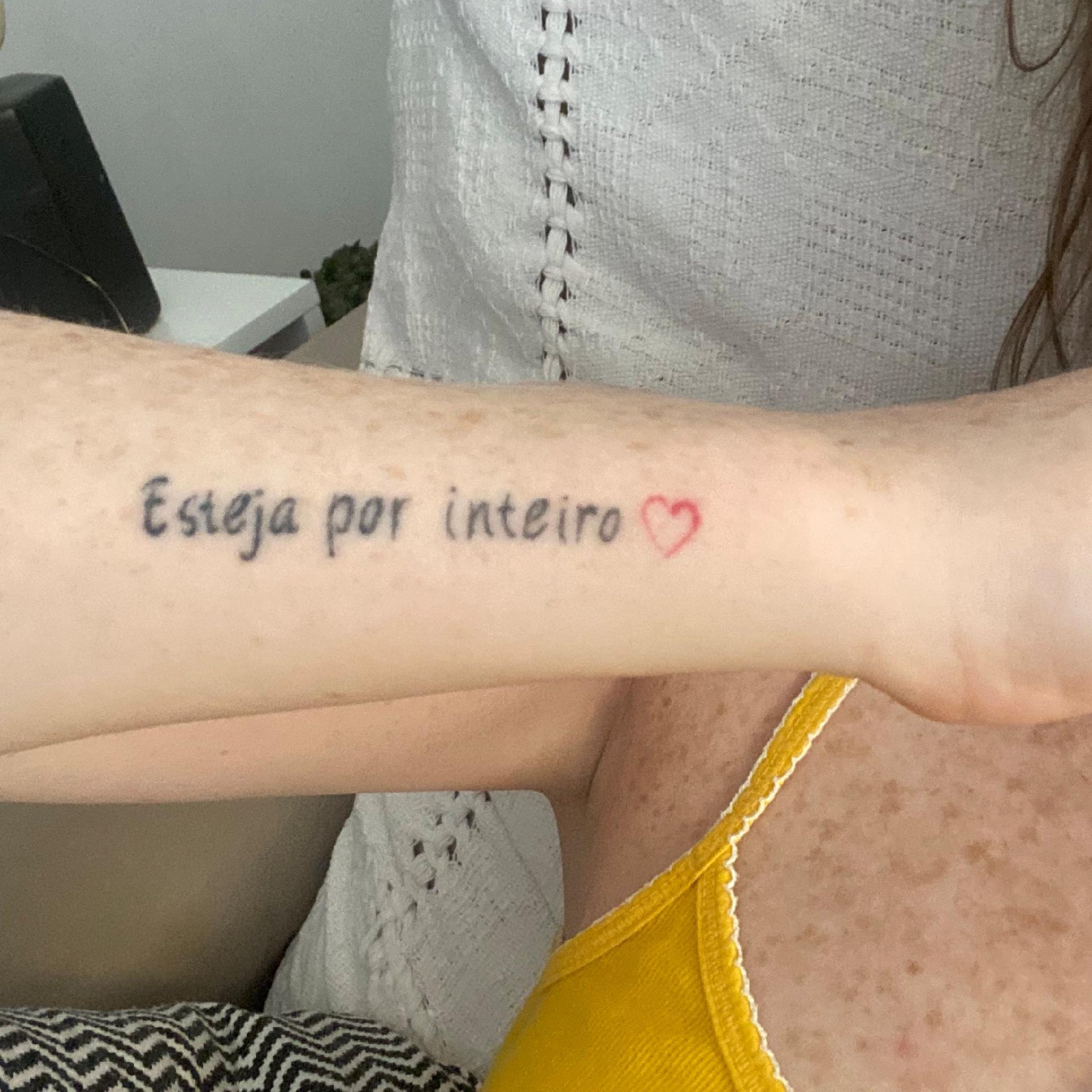 Tweet brinca com tattoos feitas pós-desilusão amorosa; atitude é bem comum  - 21/01/2023 - UOL VivaBem