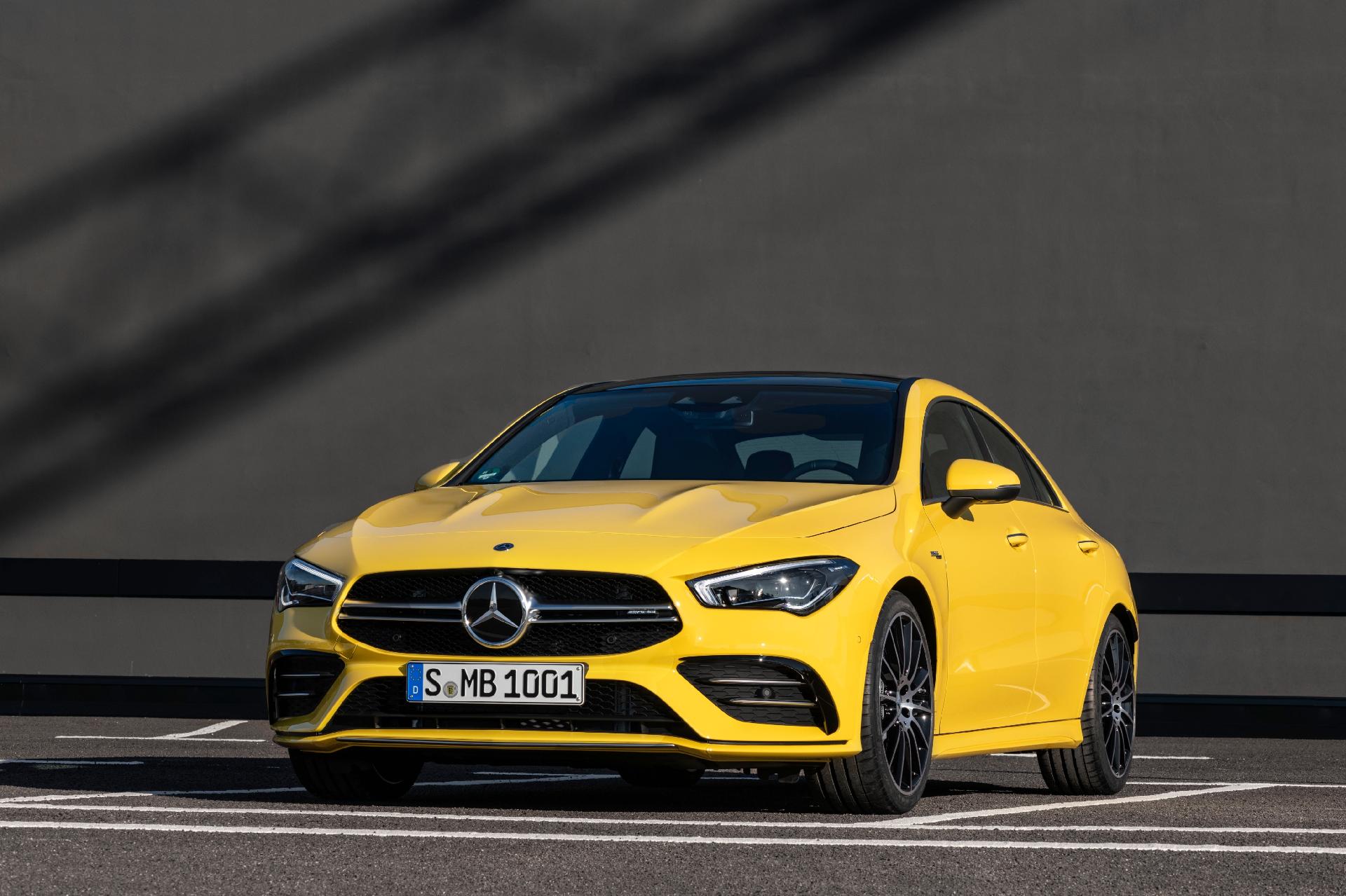 Este Mercedes CLA AMG de corrida esta à venda mais barato que um