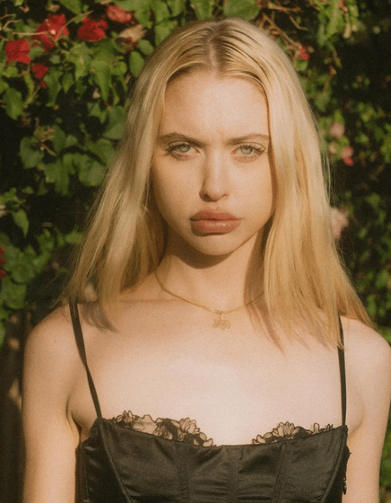 Sydney Sweeney conta reação da avó sobre cenas de nudez em Euphoria