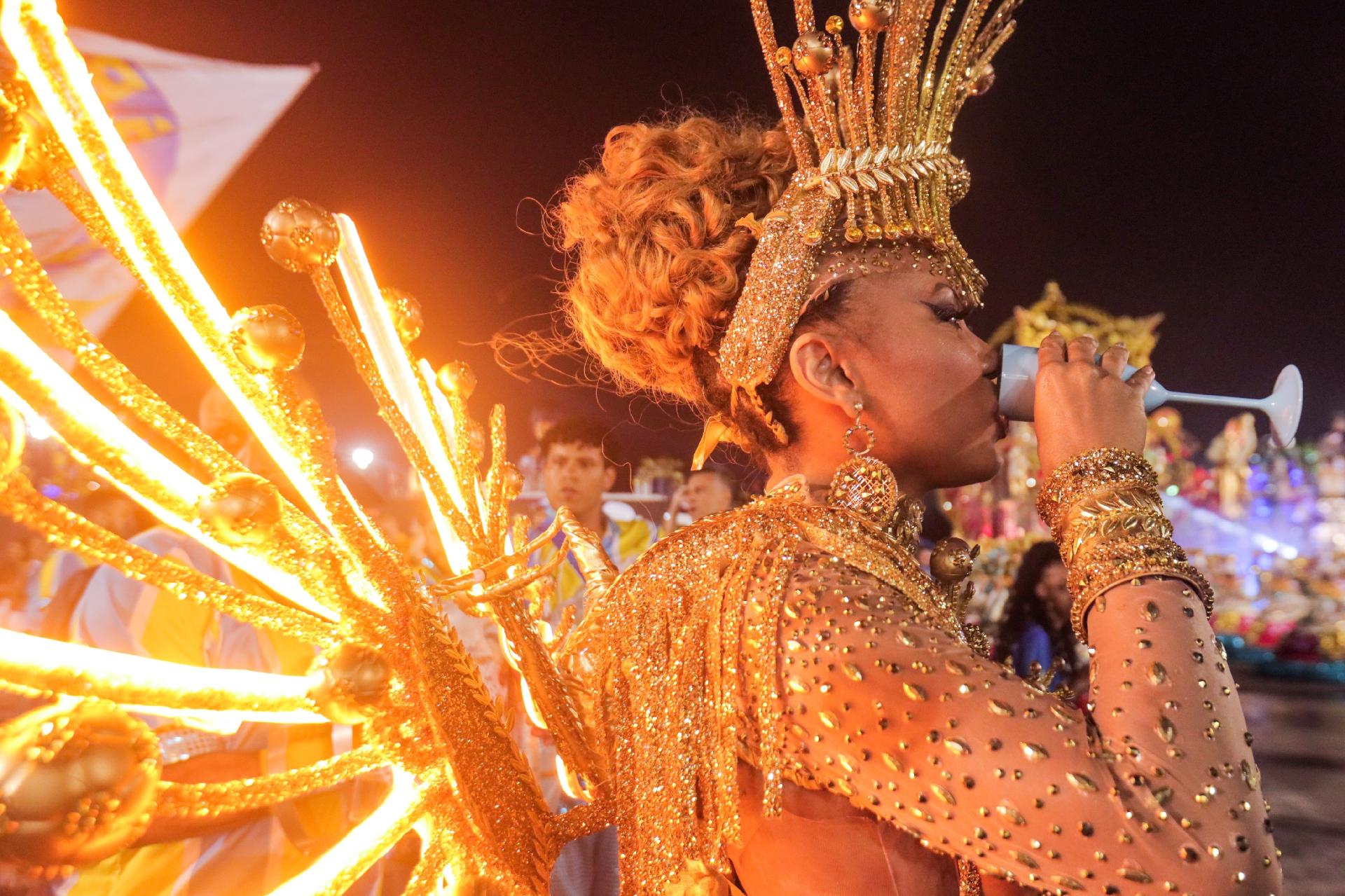 Fotos Paolla Vivi Ara Jo E As Rainhas De Bateria Brilham No Desfile