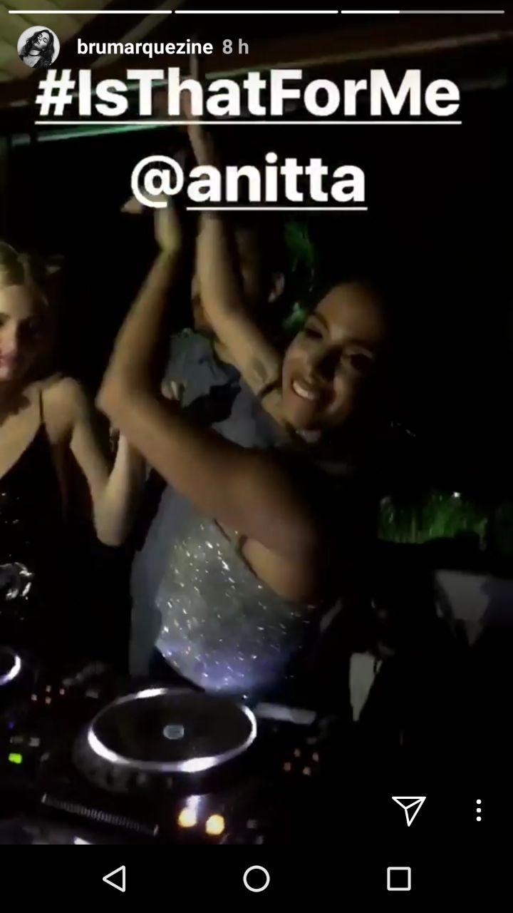 Para comemorar o lançamento de Is That For Me, nova música em parceria  com o DJ sueco Alesso, Anitta promove super festa no Rio com presença de  celebs como Bruna Marquezine 