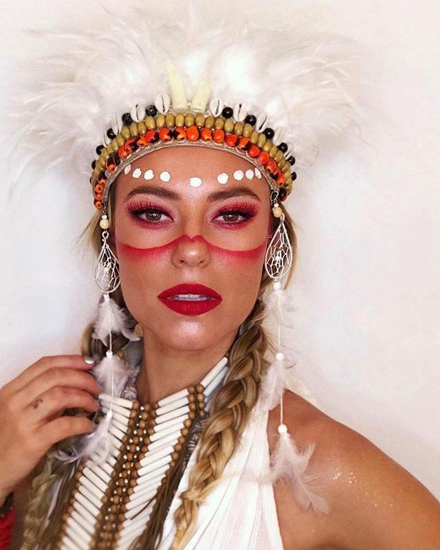 Mulher Bonita Com Maquiagem Várias Cores Carnaval JPG [download