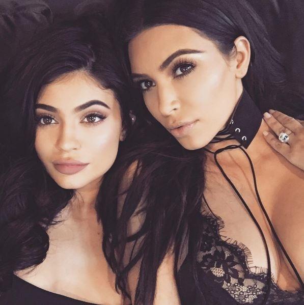 Salve o make up: veja fotos das irmãs Kardashian sem maquiagem