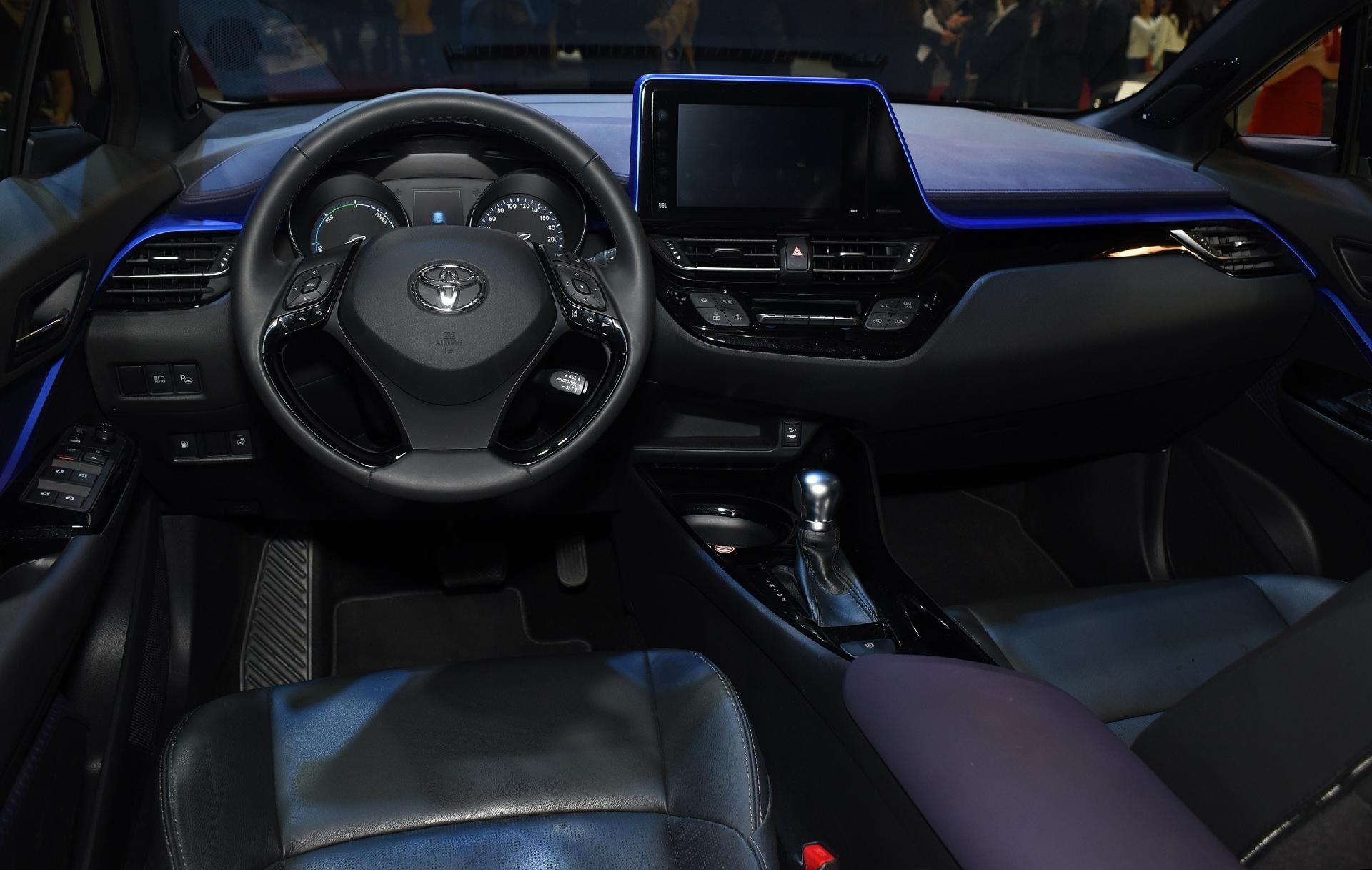 Fotos: Conheça O Interior Do Toyota C-hr Hybrid, Que Chega Em 2018 - 16 