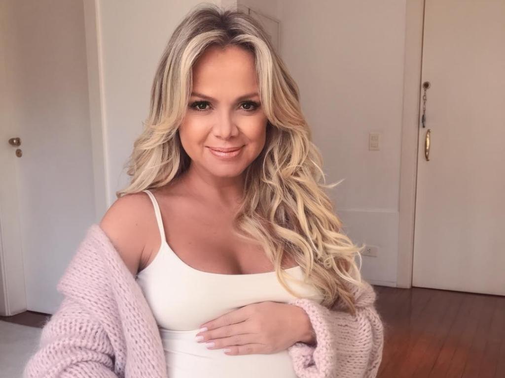 Na reta final da gravidez Eliana posta foto do barrig£o e agradece ora§µes 12 08 2017 UOL Estilo de vida