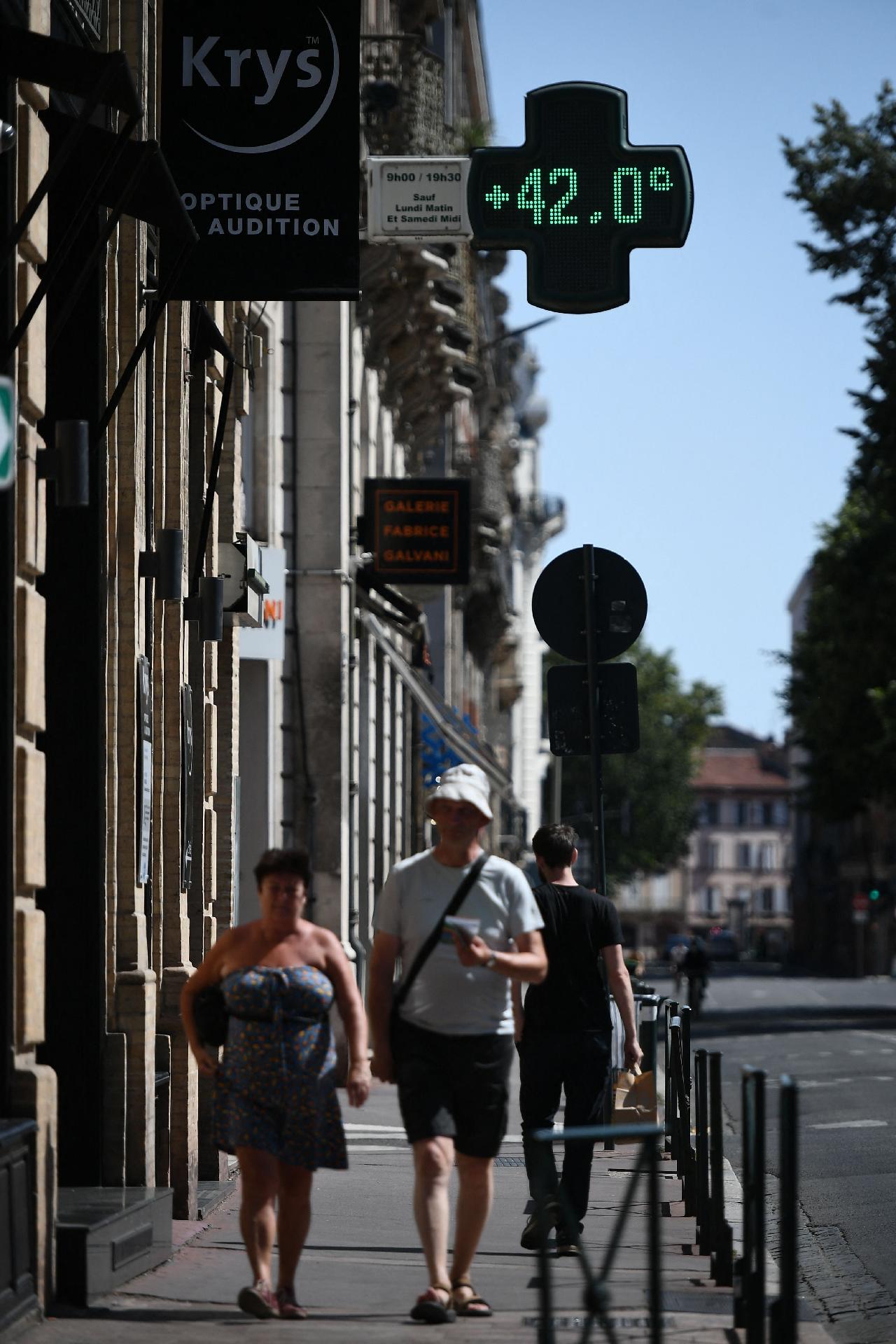 França: Mortes aumentaram durante onda de calor, diz instituto