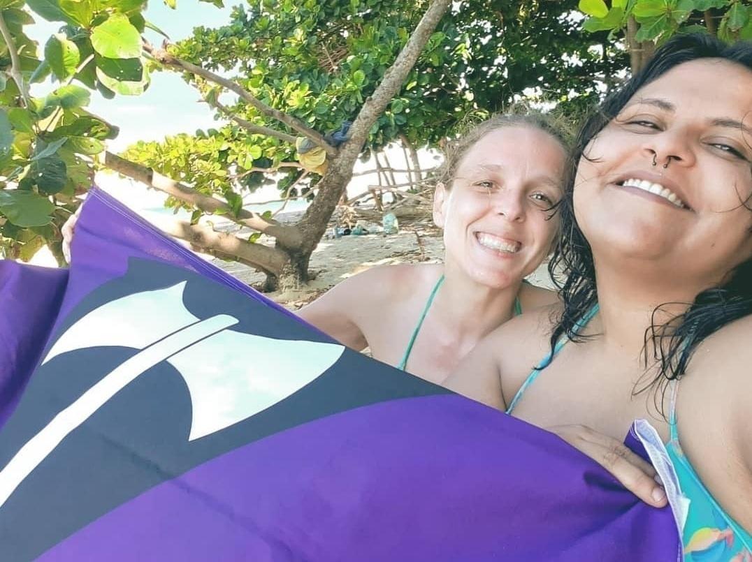 Criada na igreja evangélica, ela virou referência em arte erótica lésbica -  26082021 - UOL Universa
