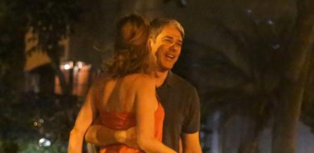 Clima de romance | William Bonner passeia com a namorada no Rio