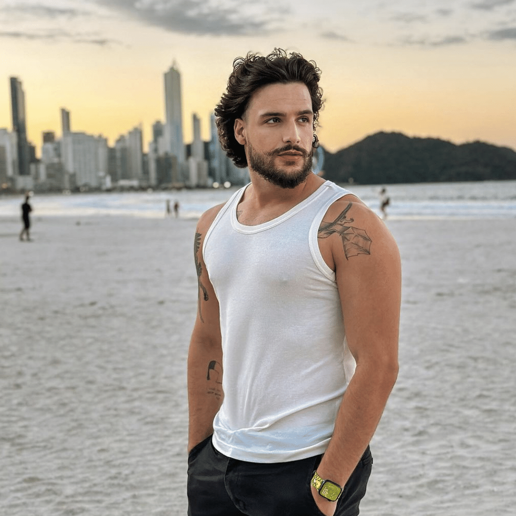 Ele é ator pornô e vive com HIV: Quero encorajar pessoas a se educar
