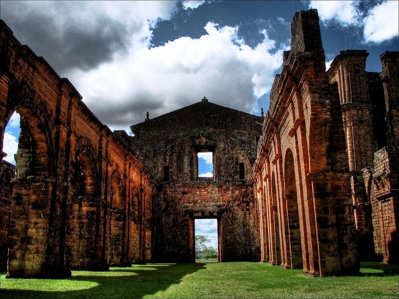 Patrimonios Materiais E Imateriais Do Brasil - MAGEDU